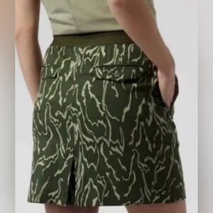 Like New Athleta Vienna Cargo Skort in Voyage Eucalyptus Olive Green